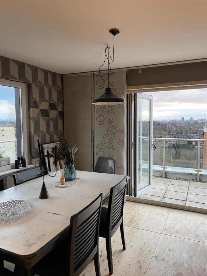 3 Bedroom Penthouse Apartment Манчестър Екстериор снимка